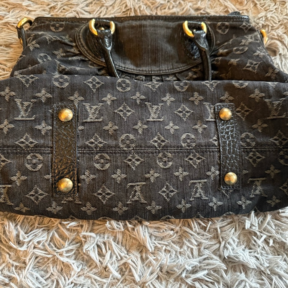 Louis Vuitton Gray Monogram Shoulder Bag - Picture 4 of 15